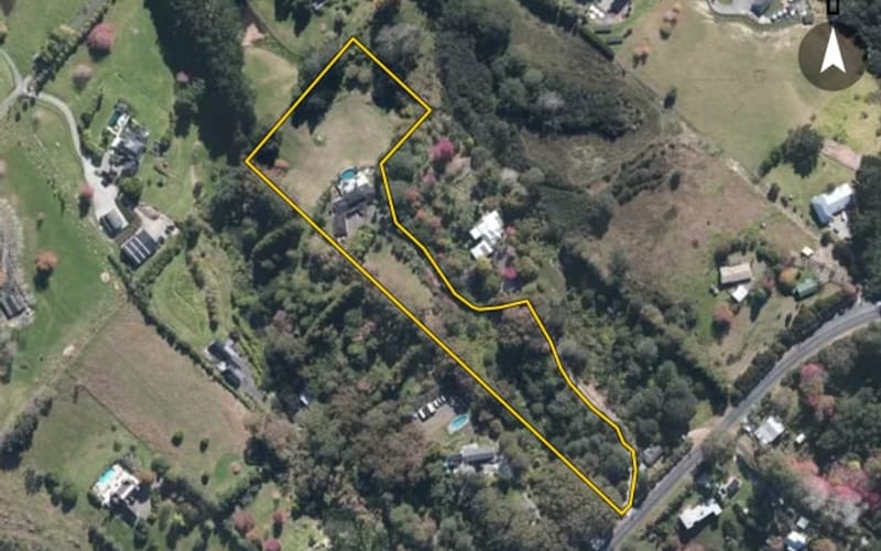 310 Paremoremo Road