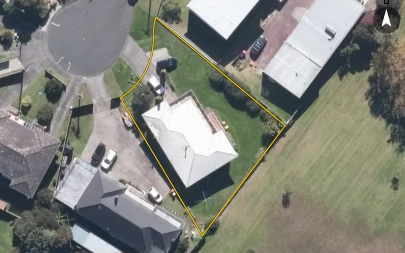 4 Hillary Heights Avenue
