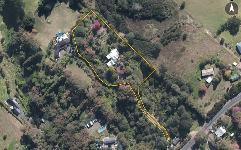 300 Paremoremo Road
