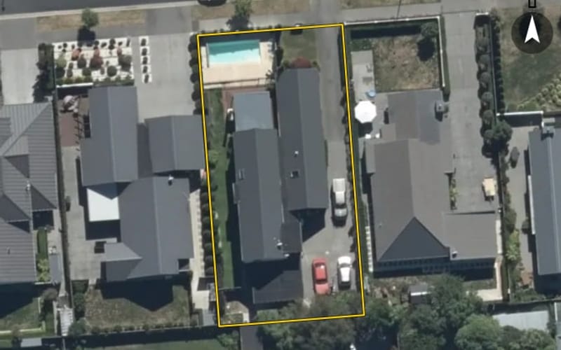 8 Lakebridge Place
