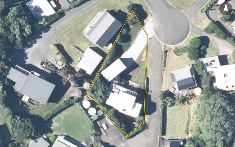 12 Moore Crescent