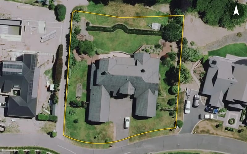10 River Oaks Place
