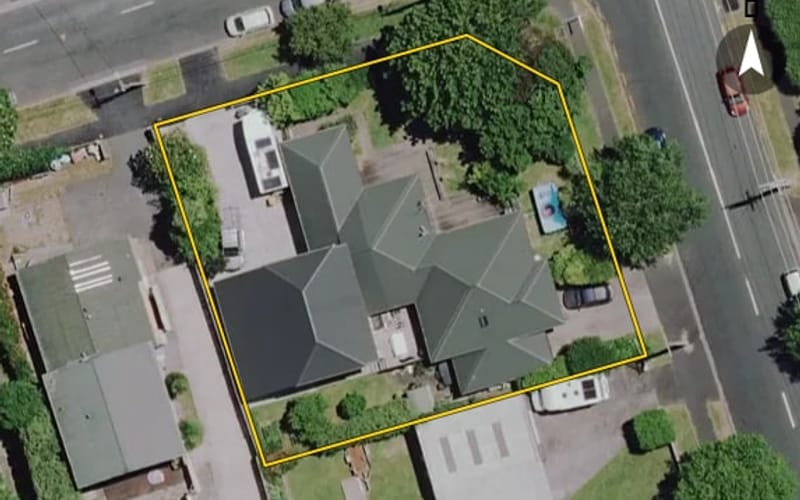 1 Queenwood Avenue