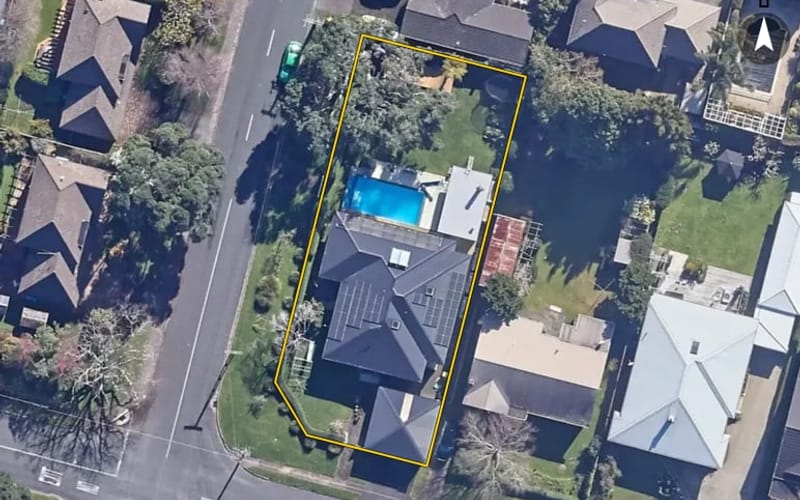 17 Hollywood Avenue