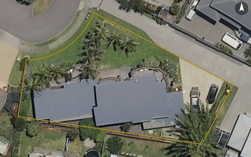 12 Commodores Close