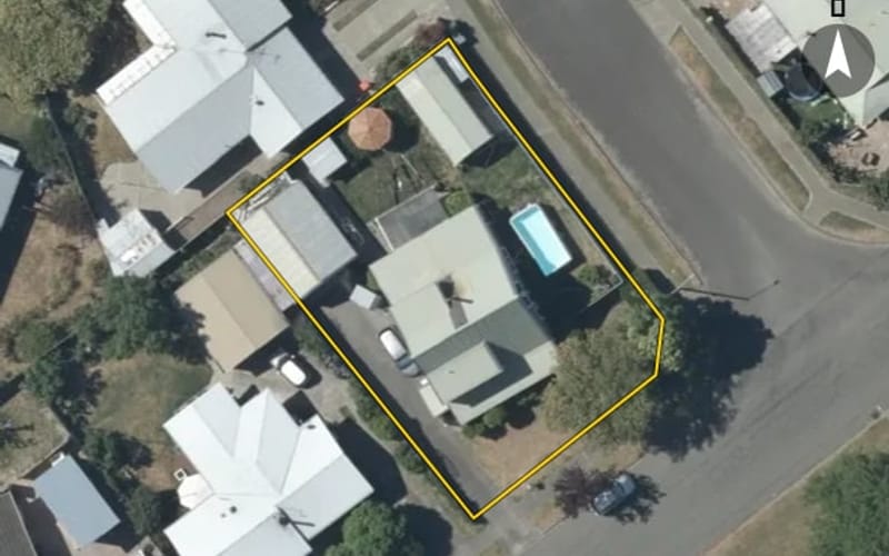 18 Perry Crescent