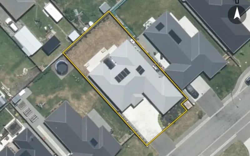 33 Geoff Geering Drive