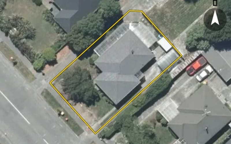 32 Saunders Road