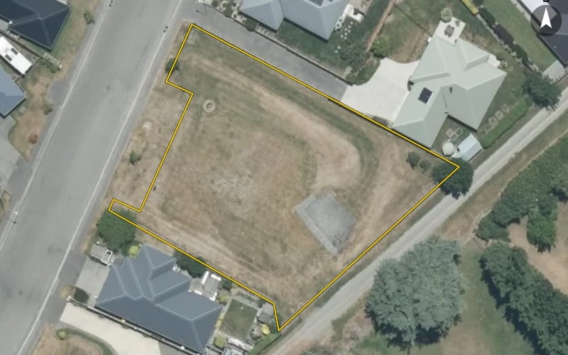 10 Geoff Geering Drive