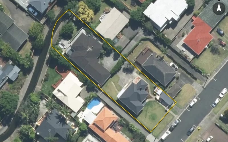 1/4 Napoleon Avenue