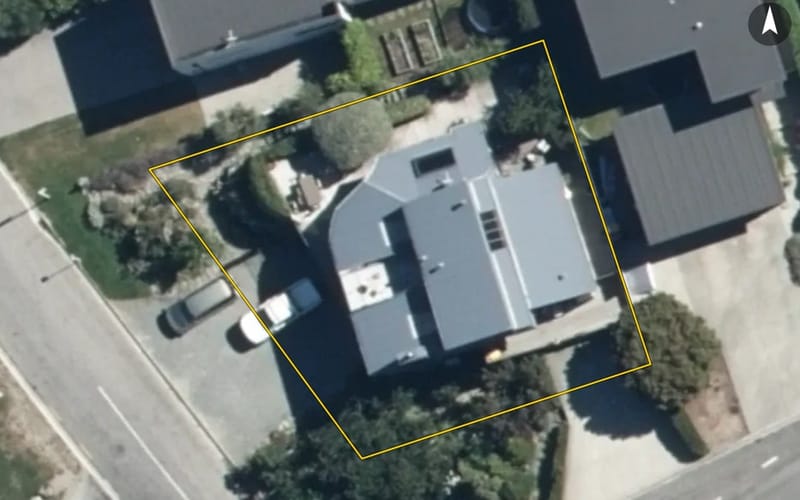 15 Yewlett Crescent