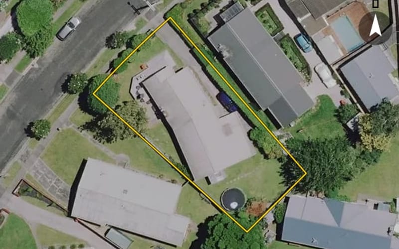 8 De Vere Crescent