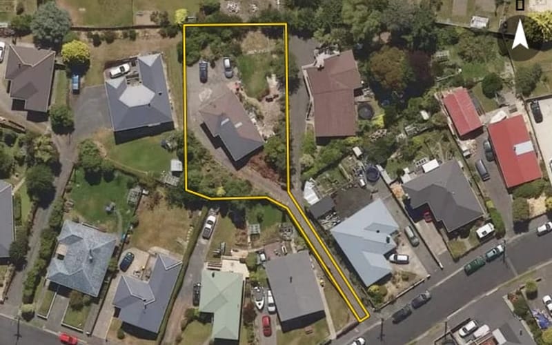24 Bell Crescent