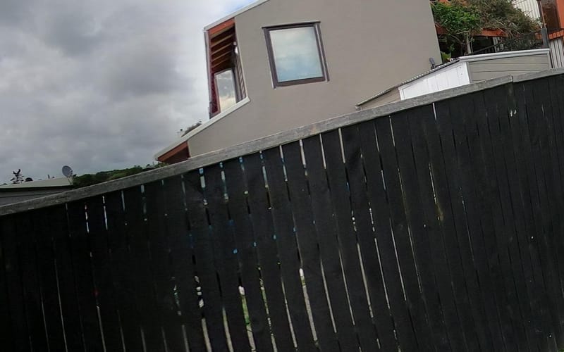 1/100 Hebron Road