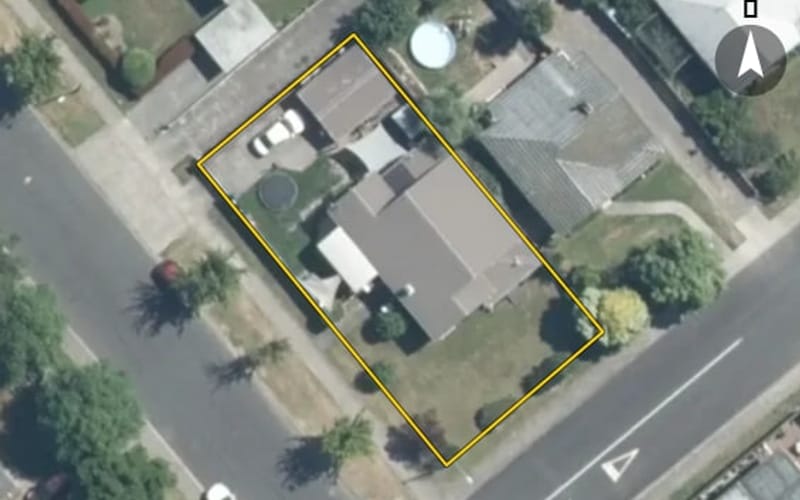 701 Avenue Road West