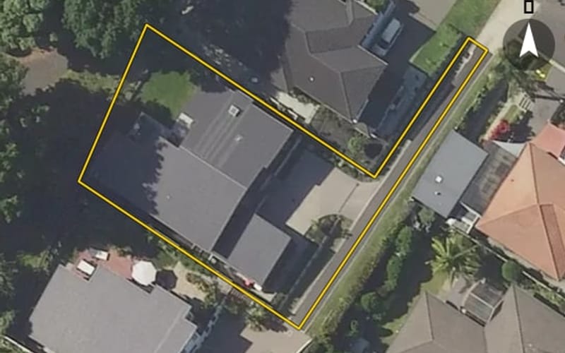 1B Pendennis Crescent
