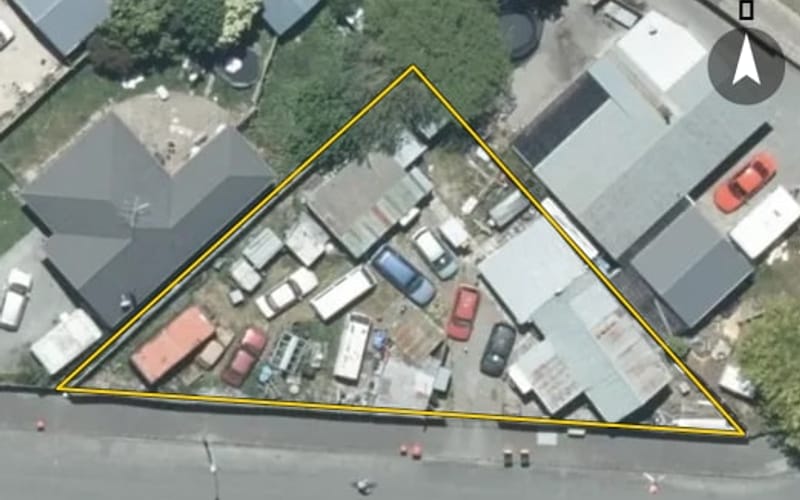 8 Saunders Road