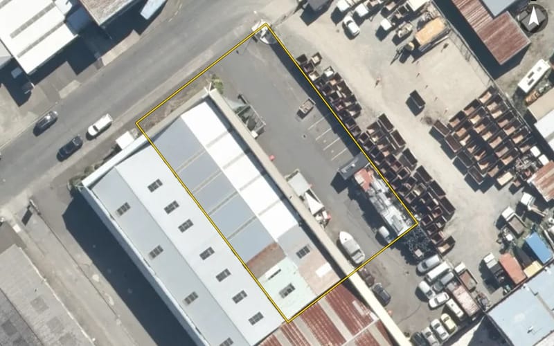 Unit titled building