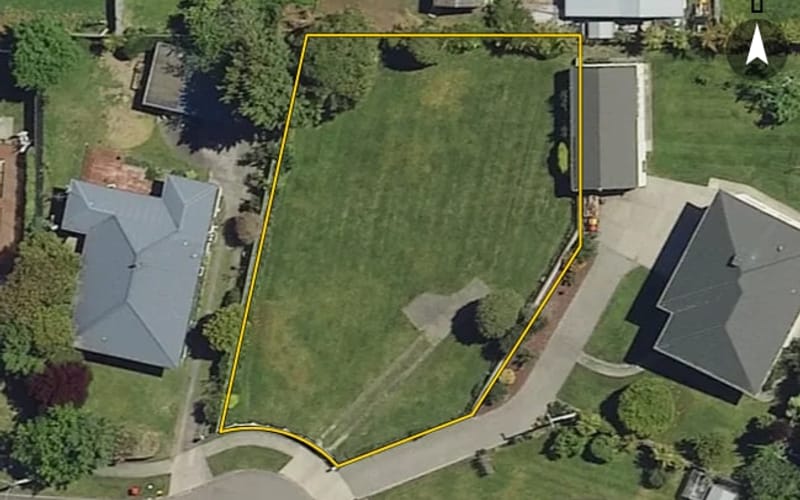 12 Johnston Crescent
