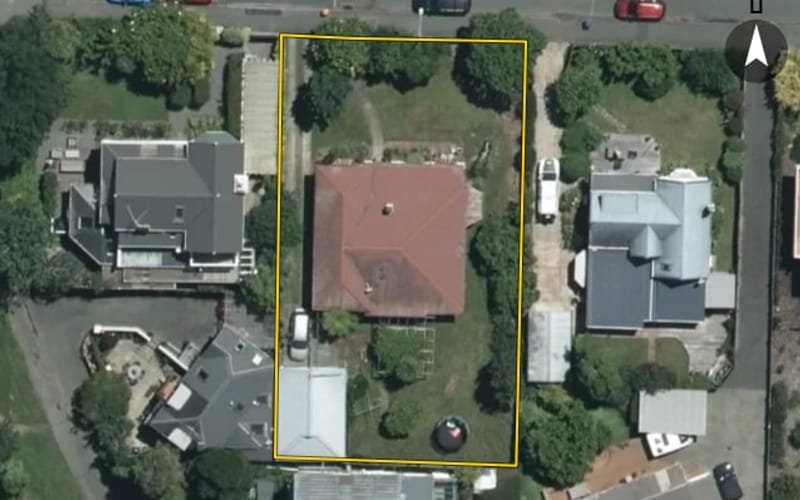382 Hardy Street East