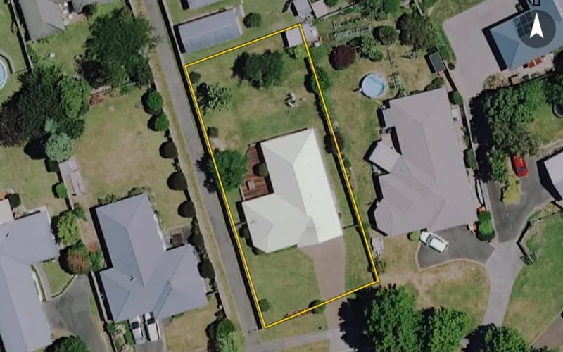 52 Bouverie Crescent