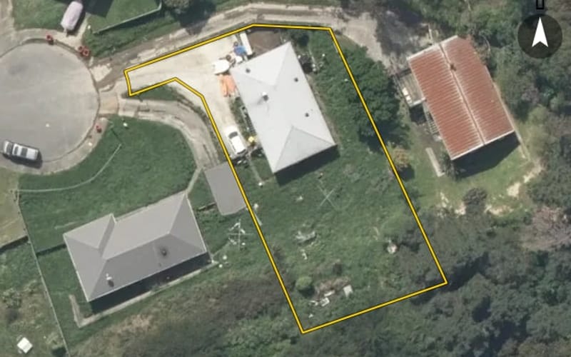 16 Hollow Close