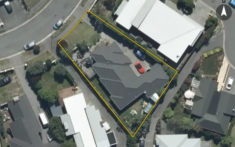 14 Foresters Crescent
