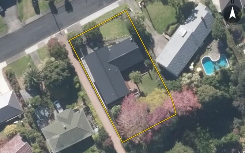 10 Liston Crescent