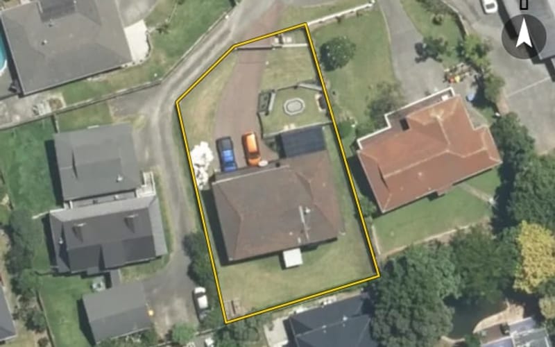 11 Rochas Place