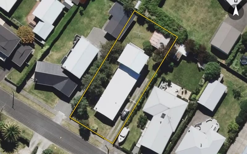 1/8 Charles Crescent