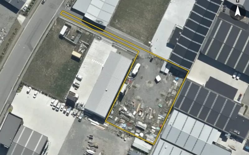 Unit titled building