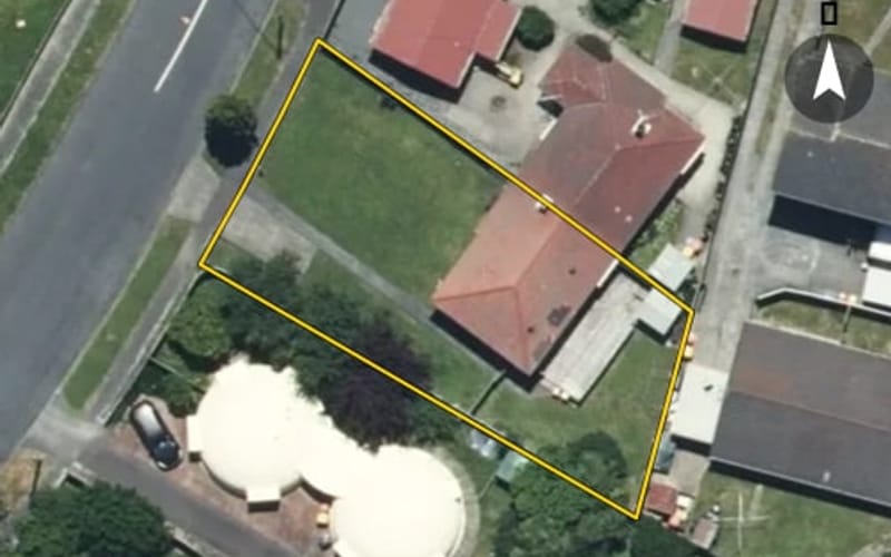 42 Hall Crescent