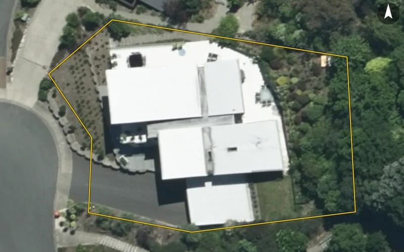 16 Commodore Place