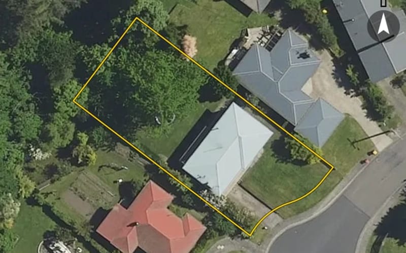25 La Trobe Place