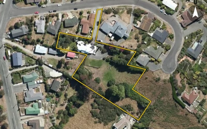 13 Oakleigh Crescent