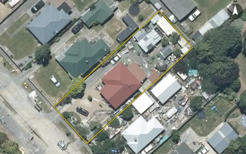 16 Saunders Road