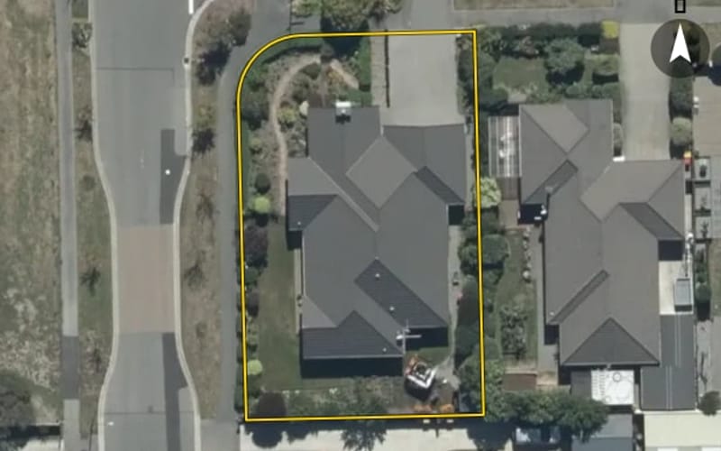 2 Foresters Crescent