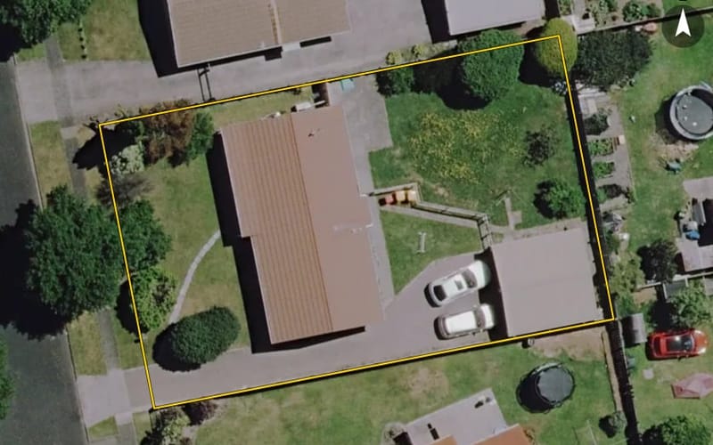 100 Oakfield Crescent