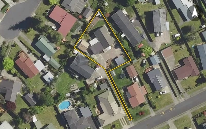 32 Neri Crescent