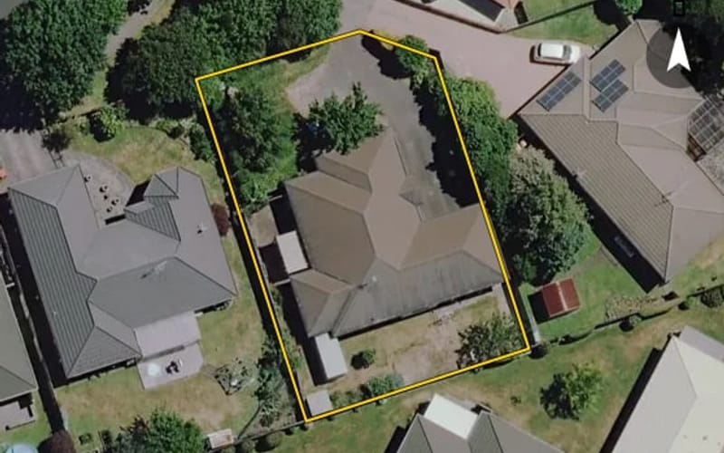 16 Bouverie Crescent