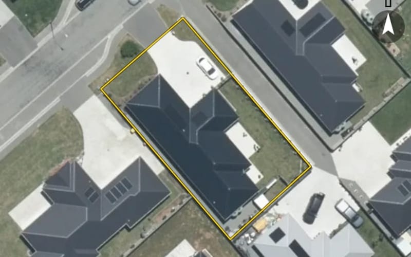 30 Geoff Geering Drive