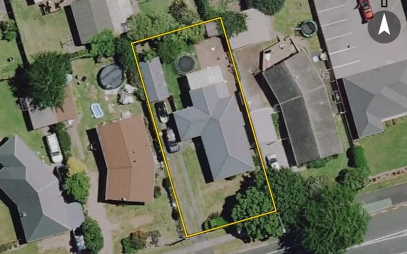 79 Comries Road