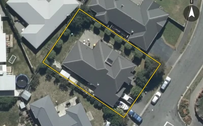 11 Foresters Crescent