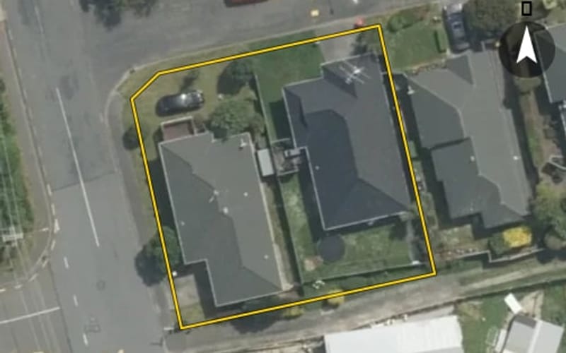1/2 Peter Button Place