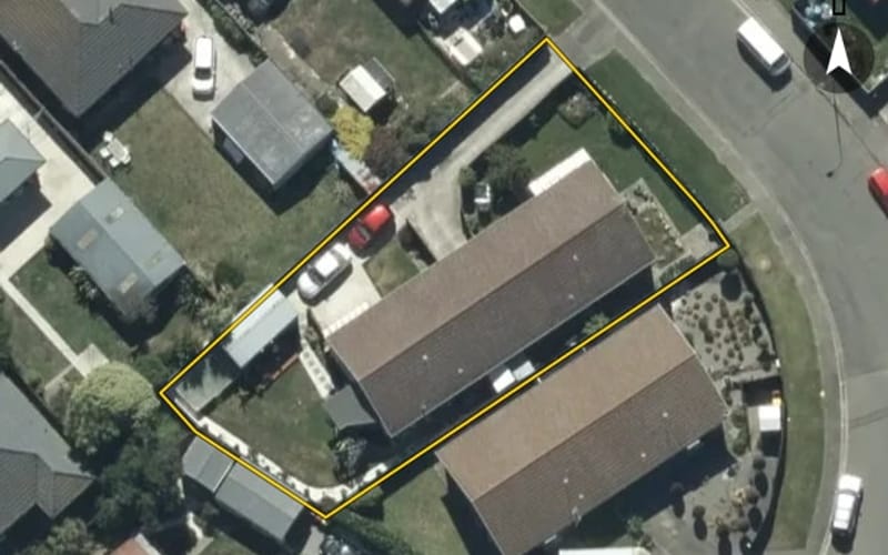 1/4 Leonie Place