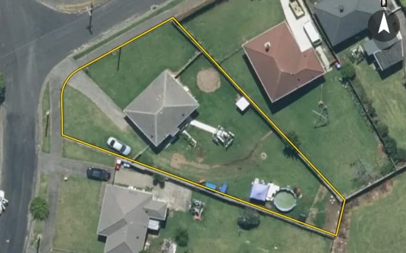 8 Ridgeway Place