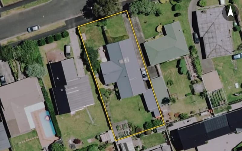 12 Clements Crescent