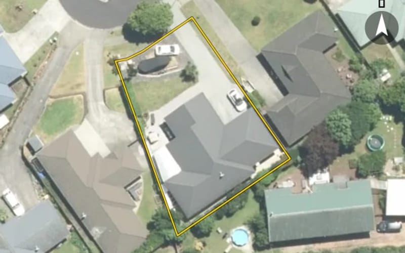 15 Four Oaks Place