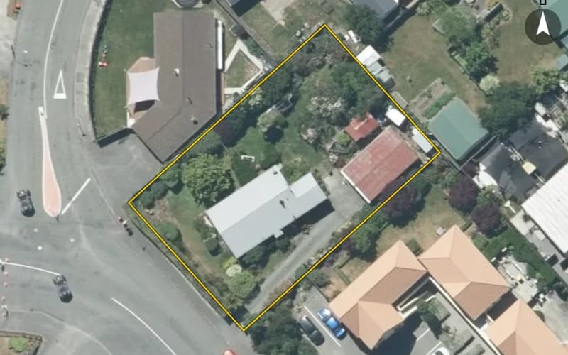 6 Saunders Road