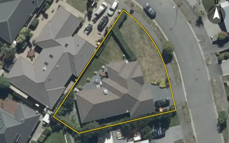 25 Foresters Crescent